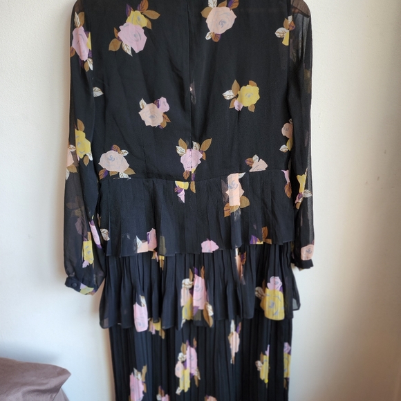 Close out sale - Long dress with ruffles - Picture 7 of 8